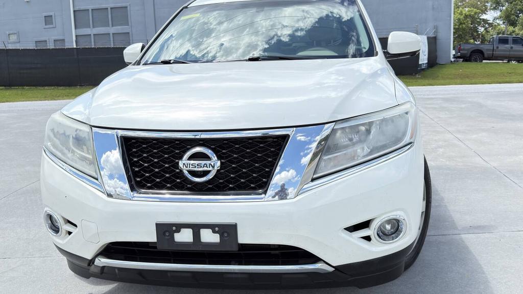2014 Nissan Pathfinder Platinum 2WD's photo